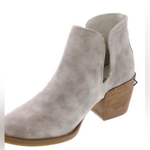 NWT: size 9.5 bootie - Picture 2 of 9